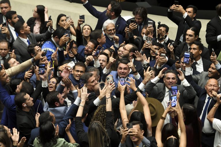 Oposicao-comemora-derrubada-de-veto-da-dosimetria-1.jpg