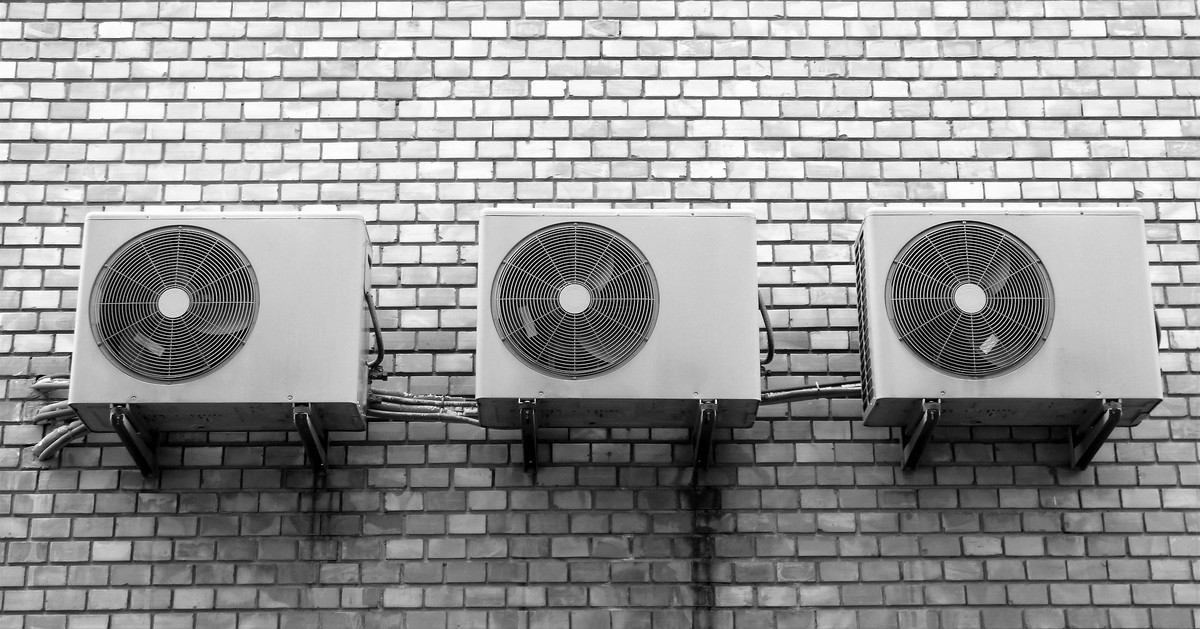 wall-g7bec10f35-1920.jpg