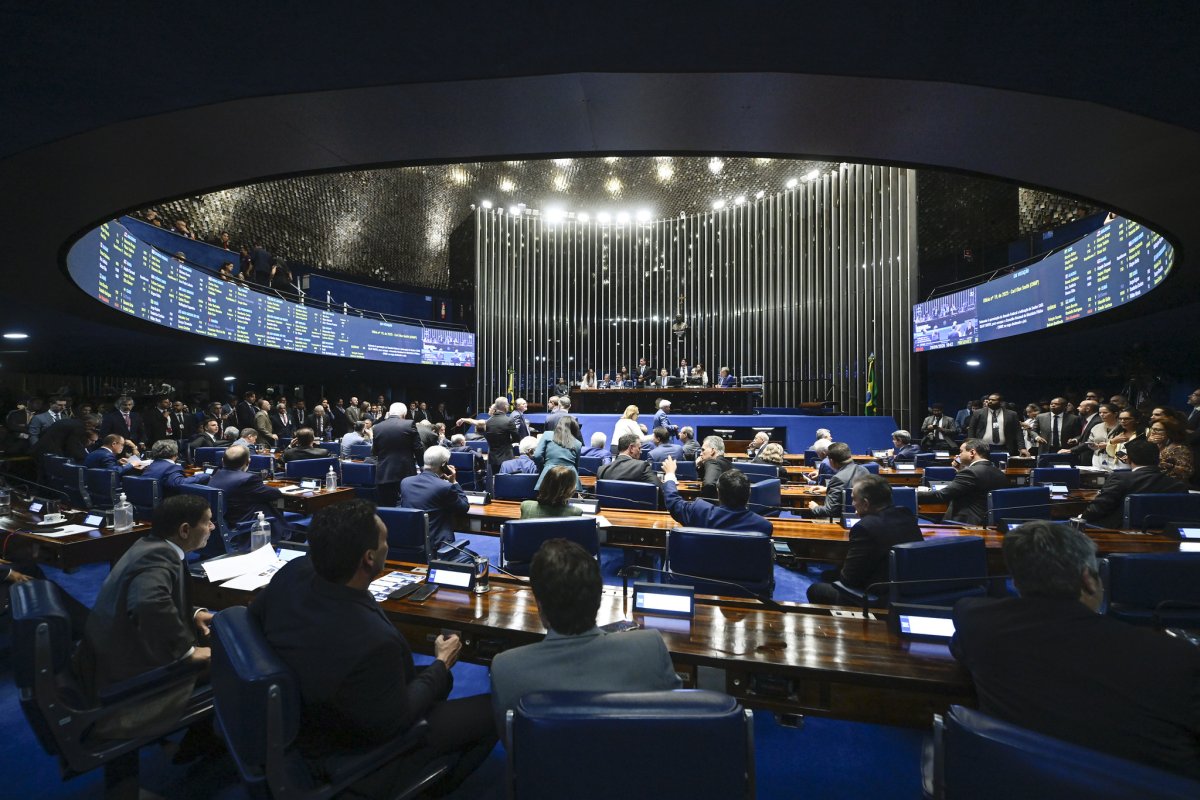 senado-carlos-moura-as.jpg