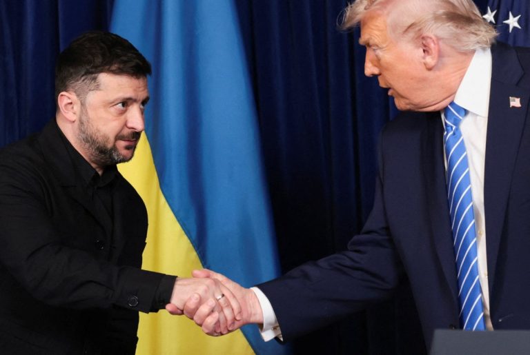 2025-12-28t225924z-1171417114-rc2xpia6c8sp-rtrmadp-3-ukraine-crisis-trump-zelenskiy.jpg