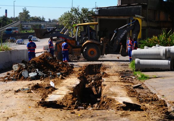 2026-07-21-colocacao-de-manilhas-pela-codeni_rf-5-1200x797.jpg